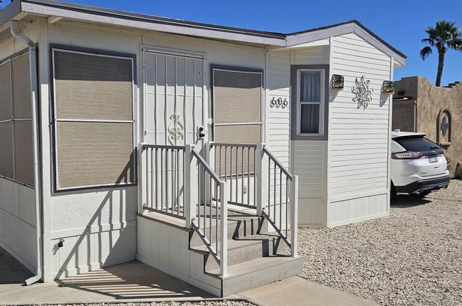 5707 E 32 St #606