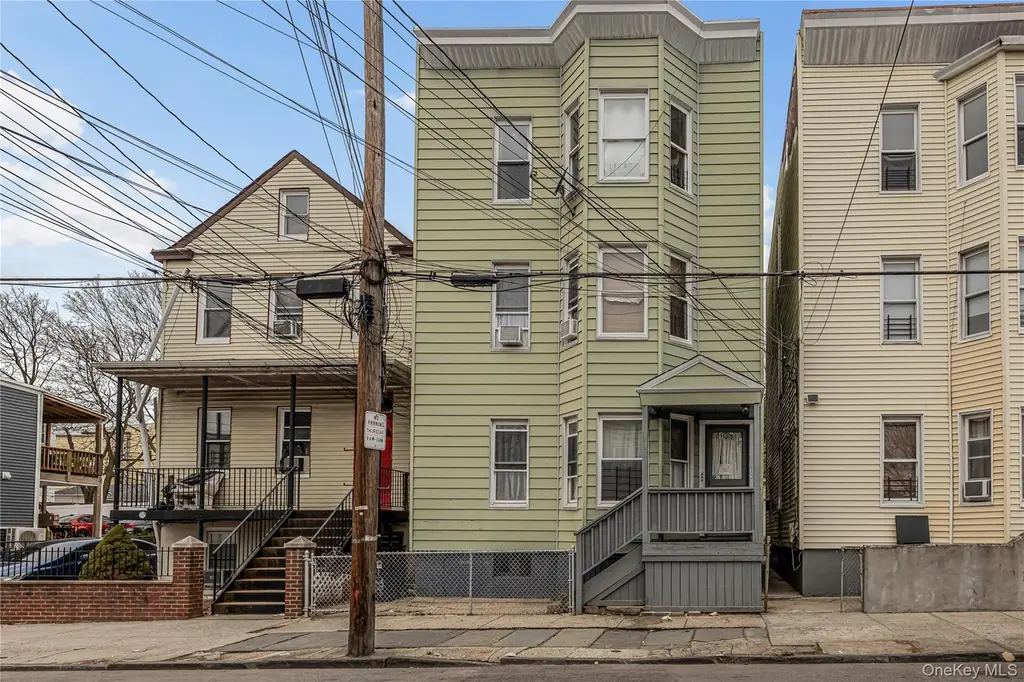 139 Voss Ave