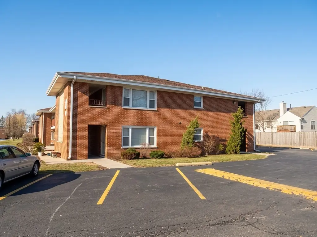 1101 E Algonquin Rd #18