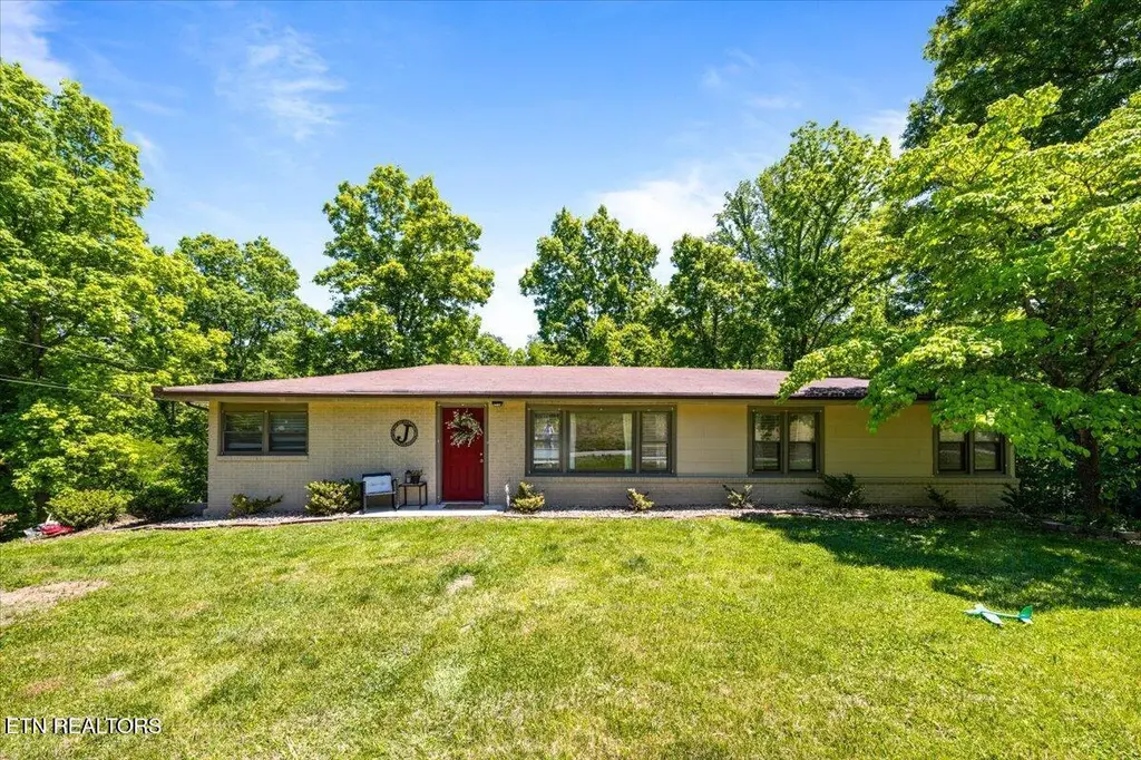 905 Pinecrest Rd