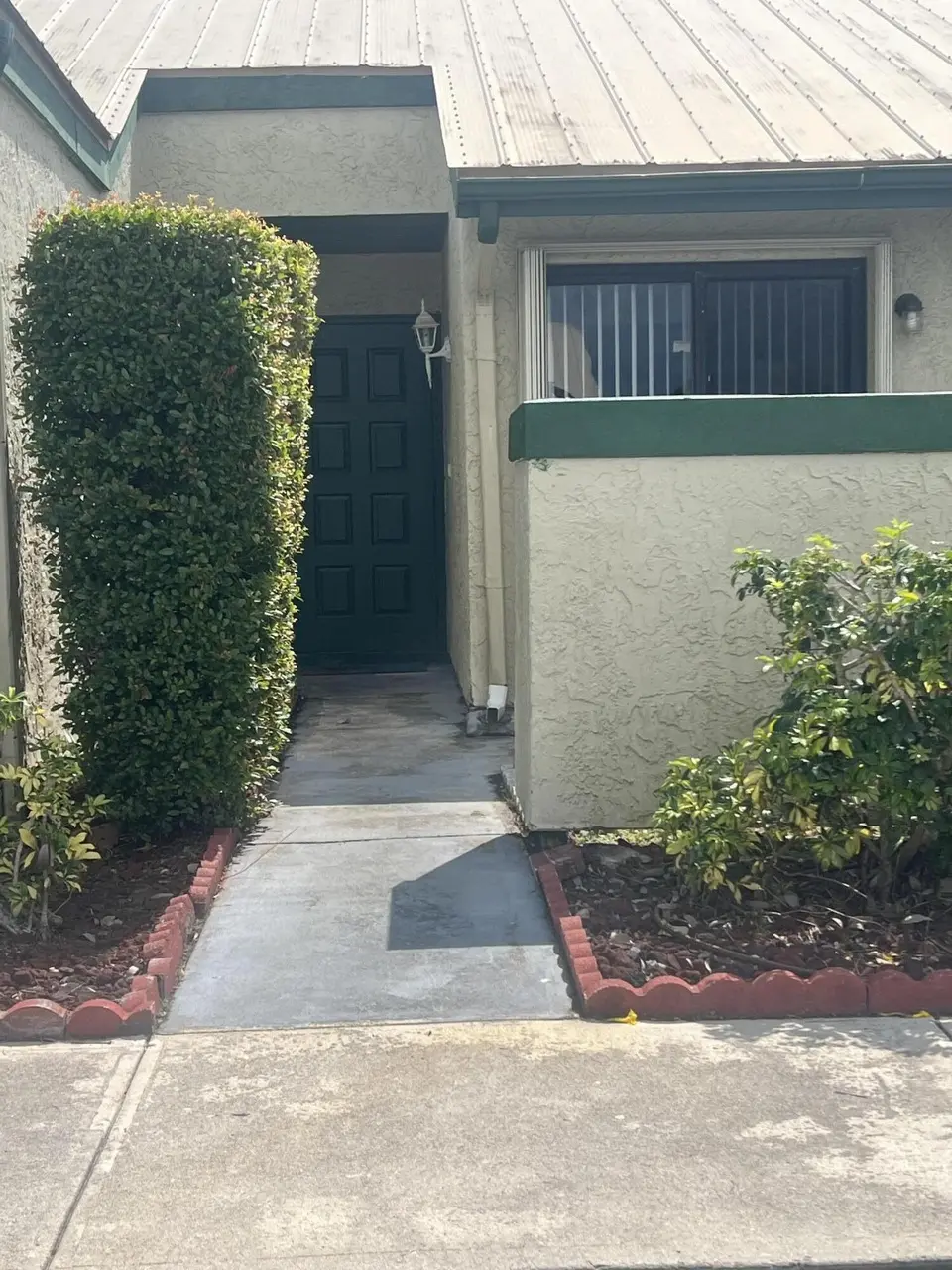 566 SW Sara Blvd