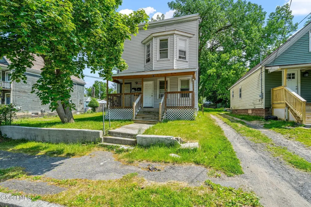 815 Davis Ter