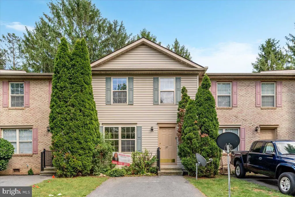 37 Dorothy Ct
