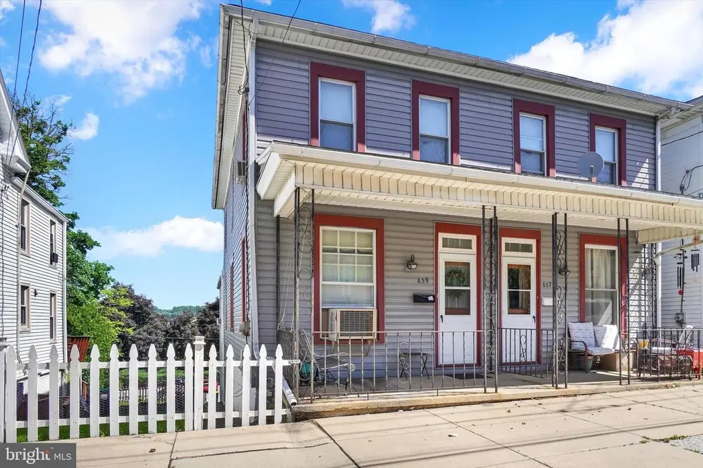659 W Broadway