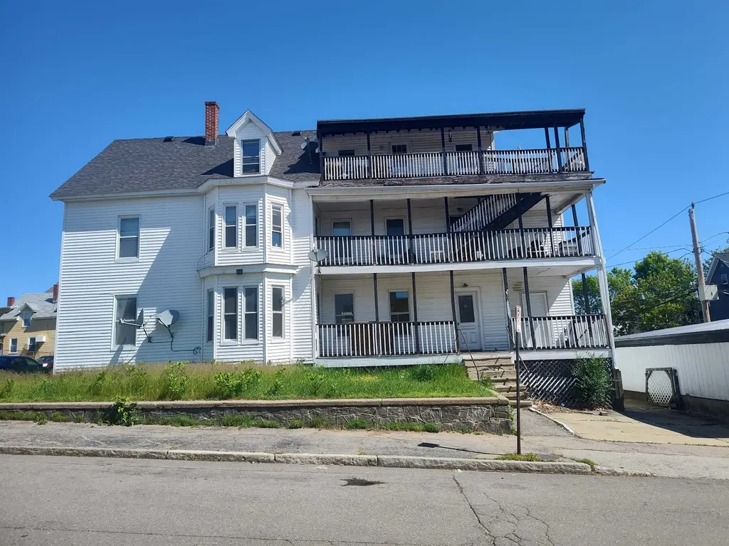 183 Cartier St
