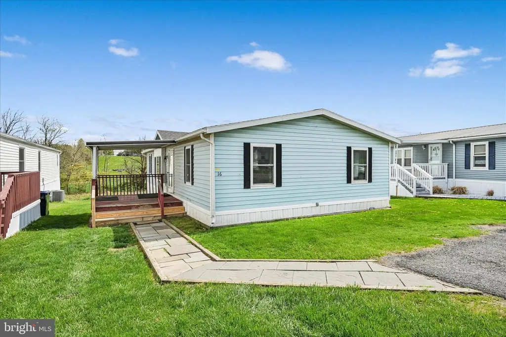 16 Terrie Ln