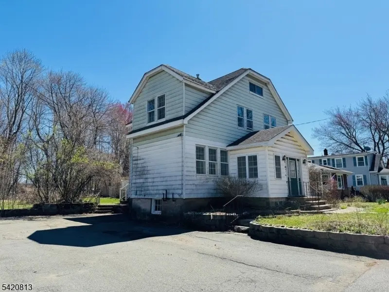 16 Canfield Ave