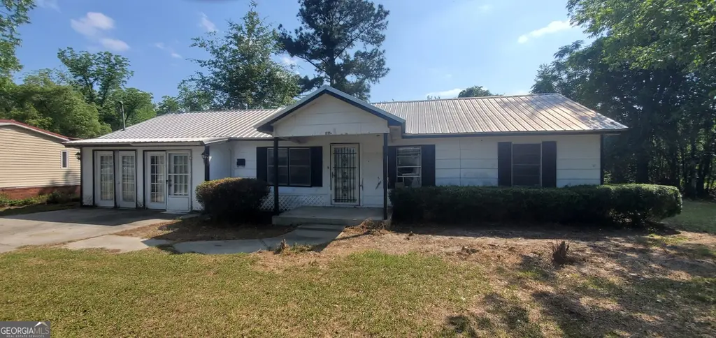 810 Laura St