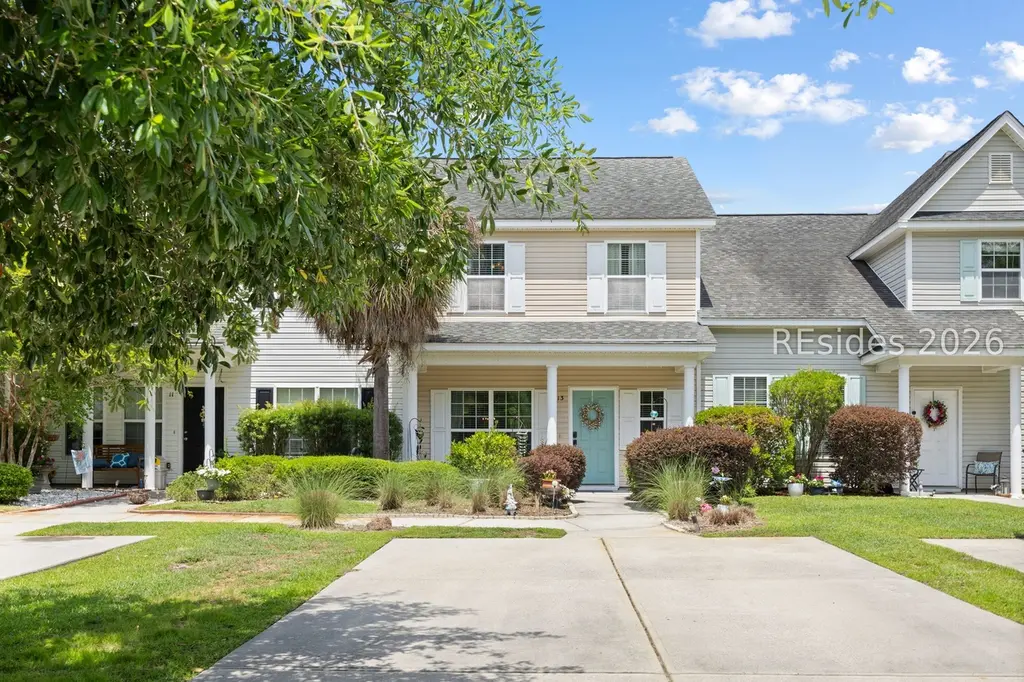 13 Running Oak Dr