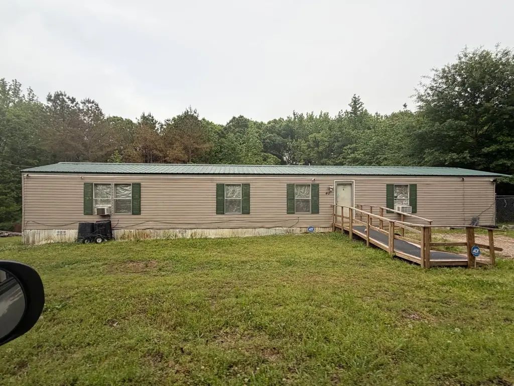40 Luther Ln