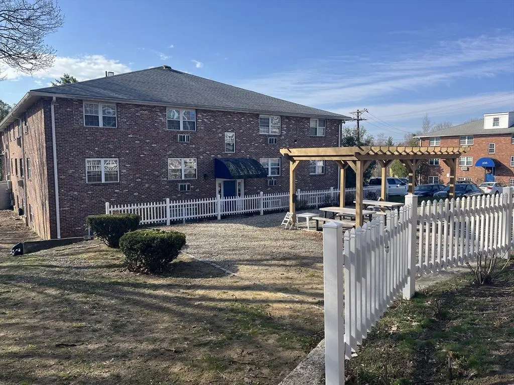 234 Low St #21