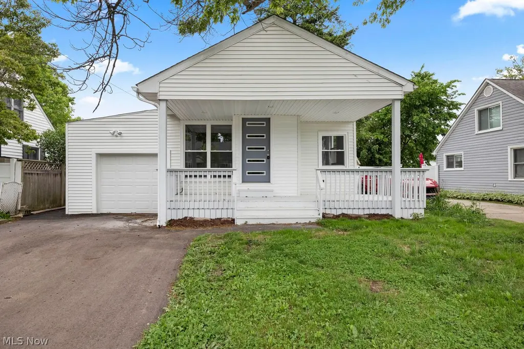 194 Forest Blvd