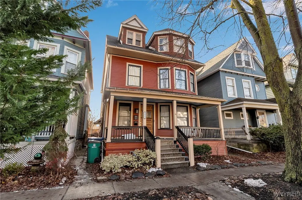 371 Potomac Ave