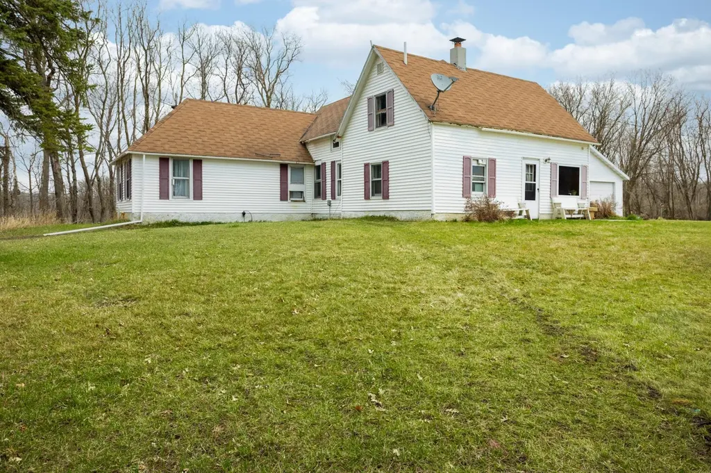 22845 NE Pickerel Lake Rd