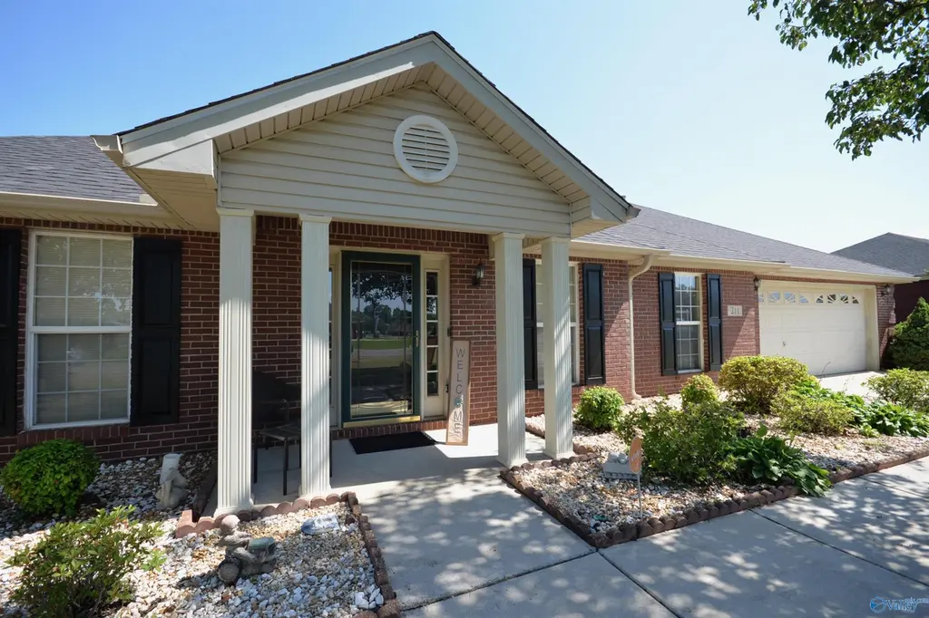 211 Williston Dr
