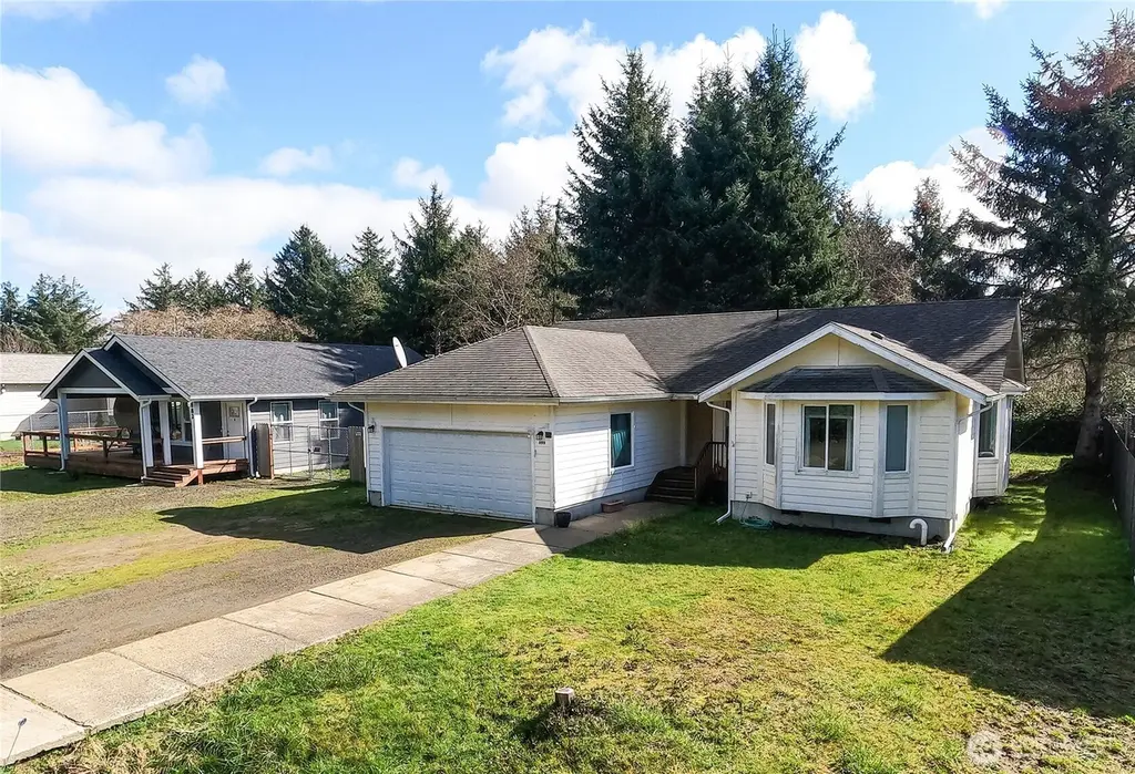 890 Vagabond Ave SW