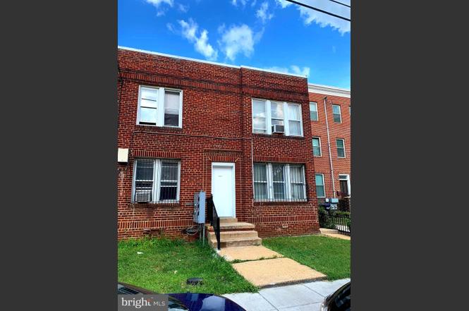 1851 NE Kendall St NE
