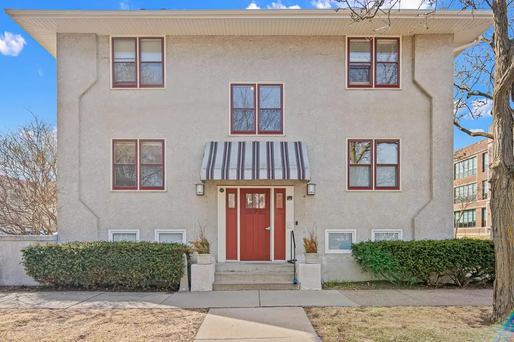 676 Ashland Ave #1