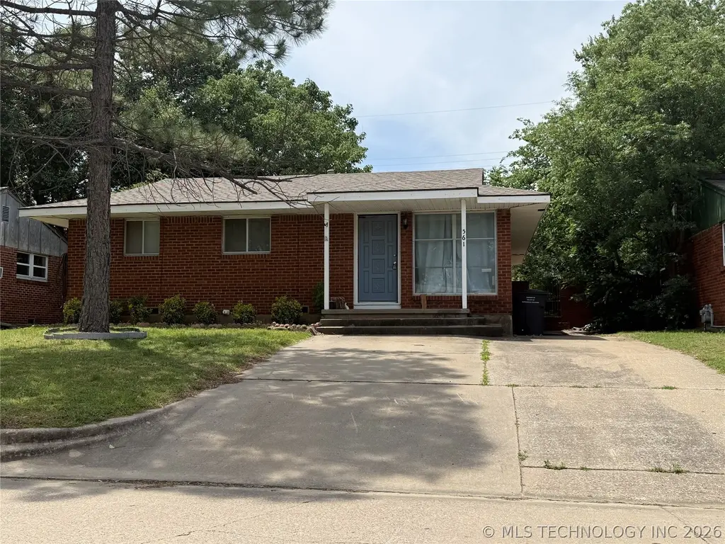 561 SE Greystone Ave