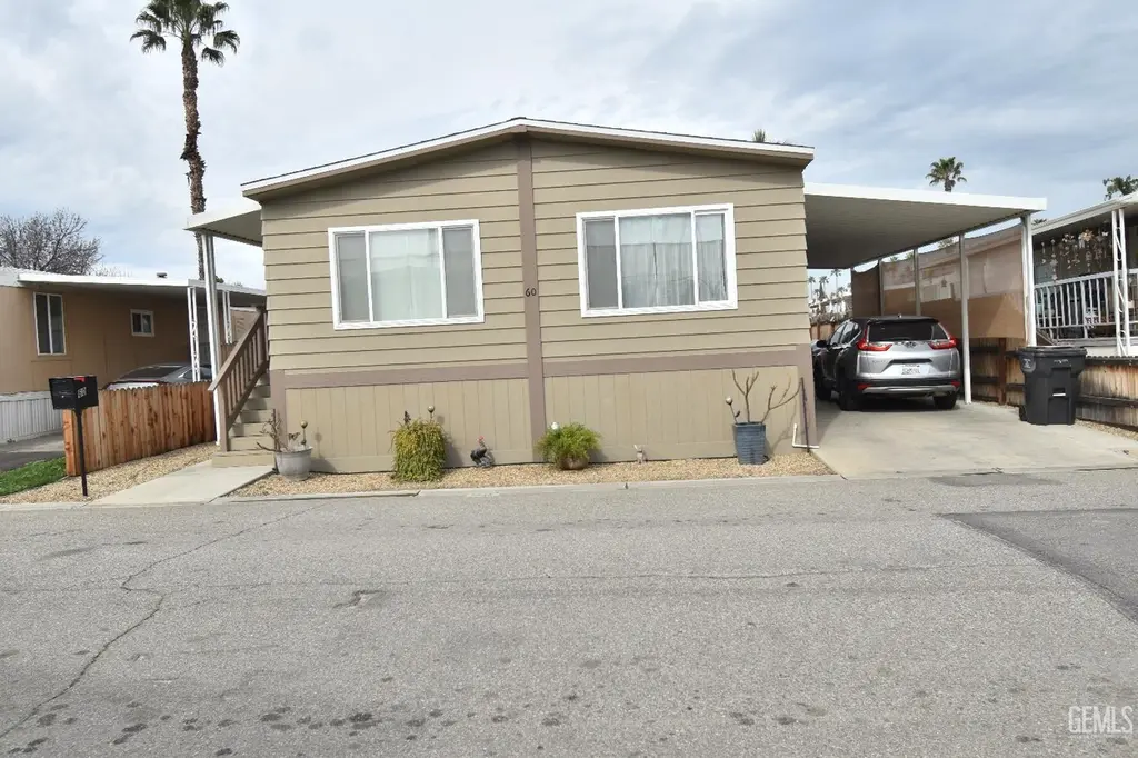 60 Cinnamon Ln