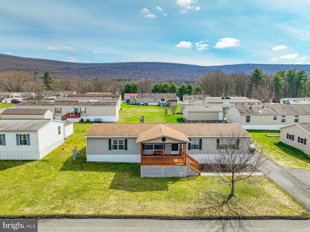 160 Ashley Ln