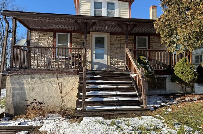 922 Carbon Ave