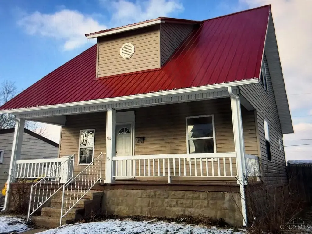 882 E Main St