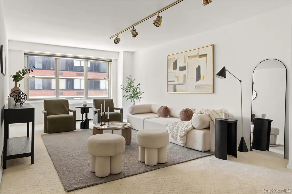370 E 76th St Unit A506