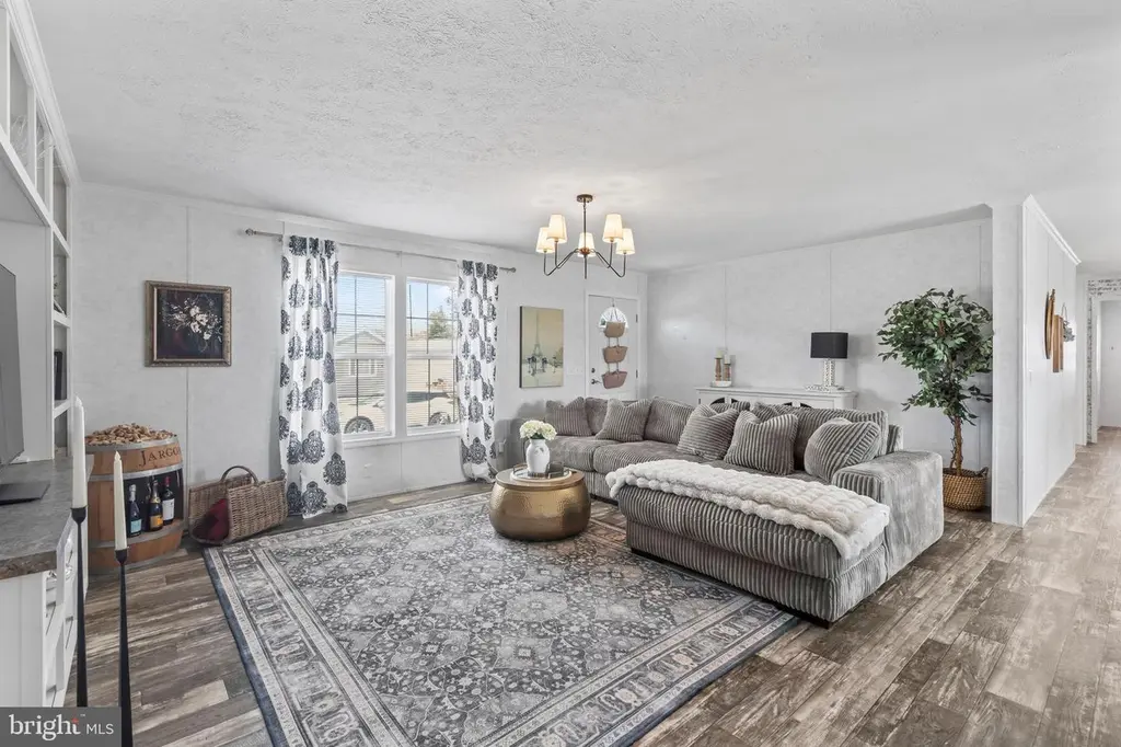 6 Southwind Cir