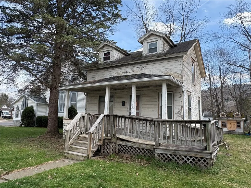 135 River St