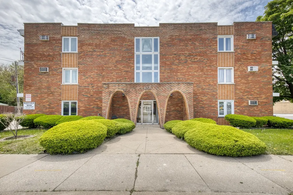 9721 S Cicero Ave Unit 1C