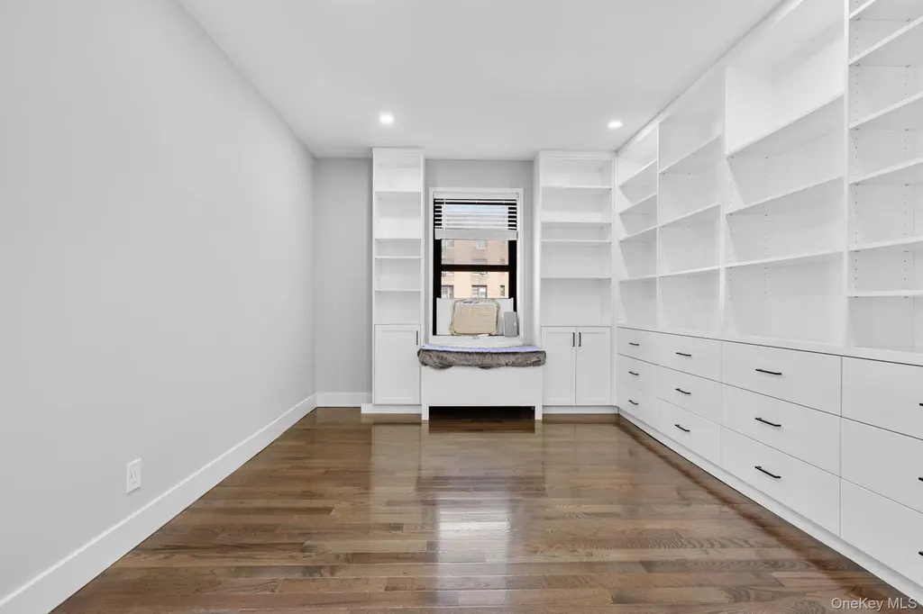 325 Main St Unit 4D