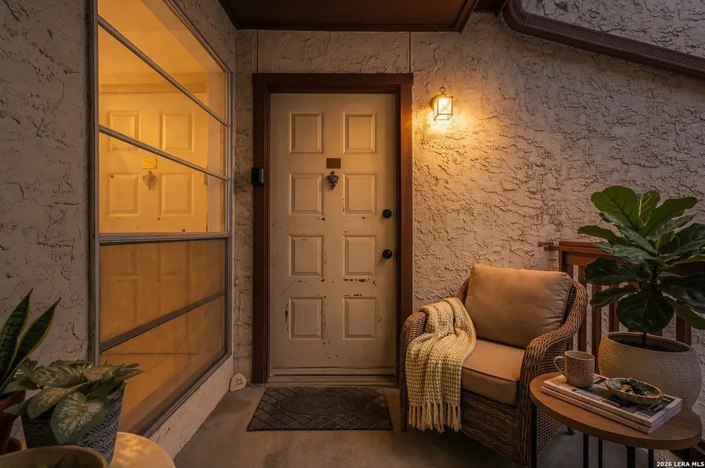 10527 Perrin Beitel Unit C211