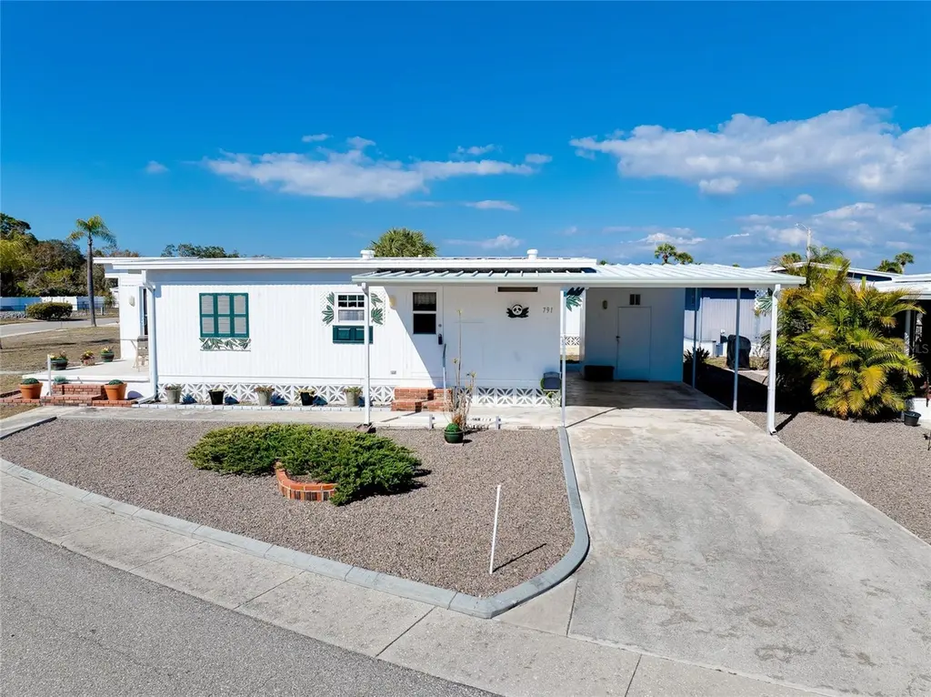 791 Gloriosa Dr