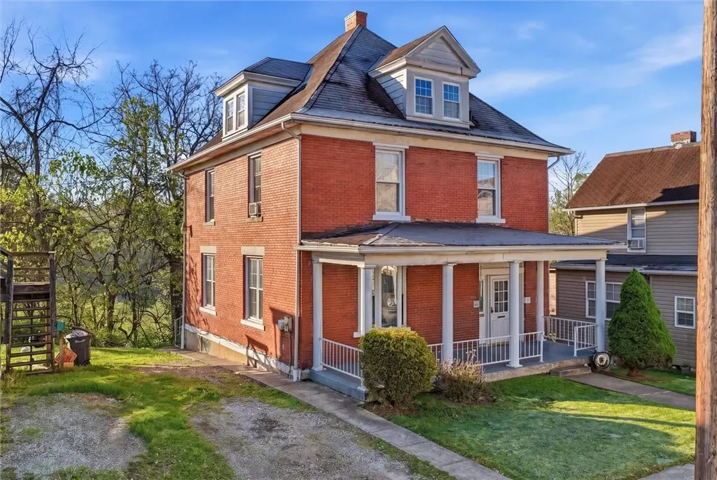 425 Parkinson St