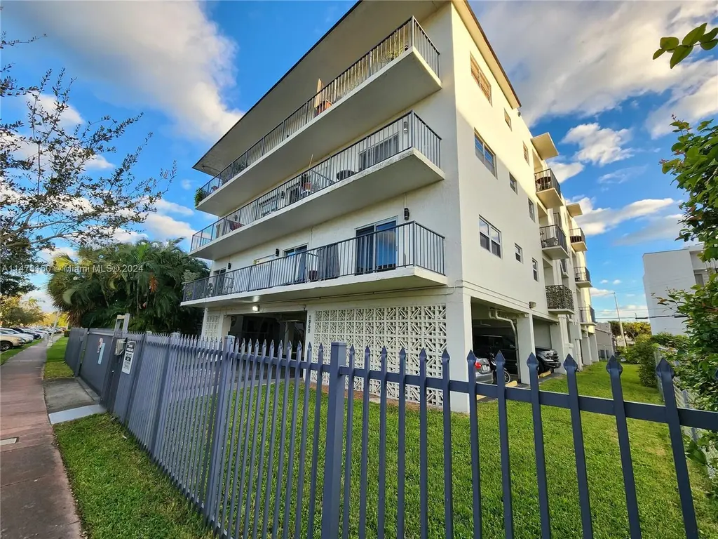 1960 Marseille Dr #304