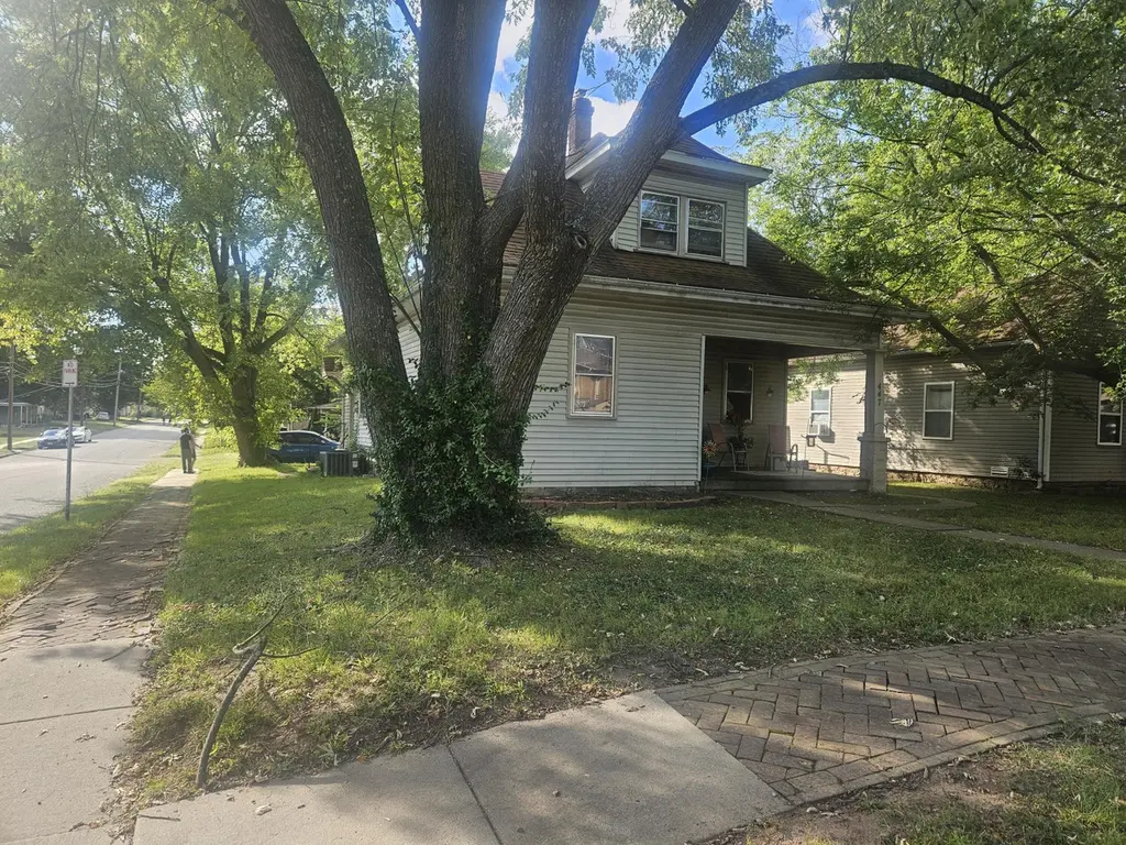 447 S New Ave