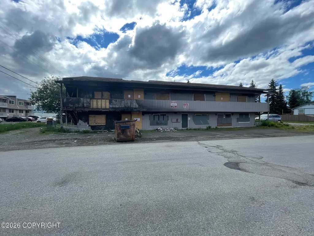 5242 E 26th Ave