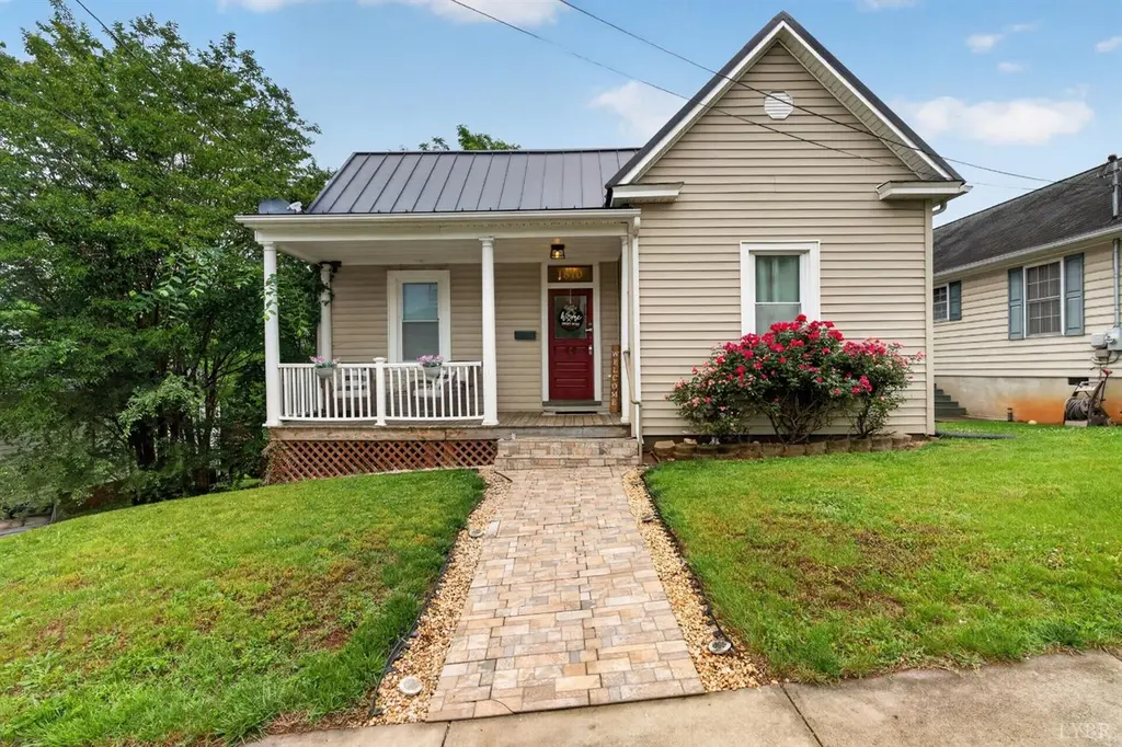 1810 Locust St