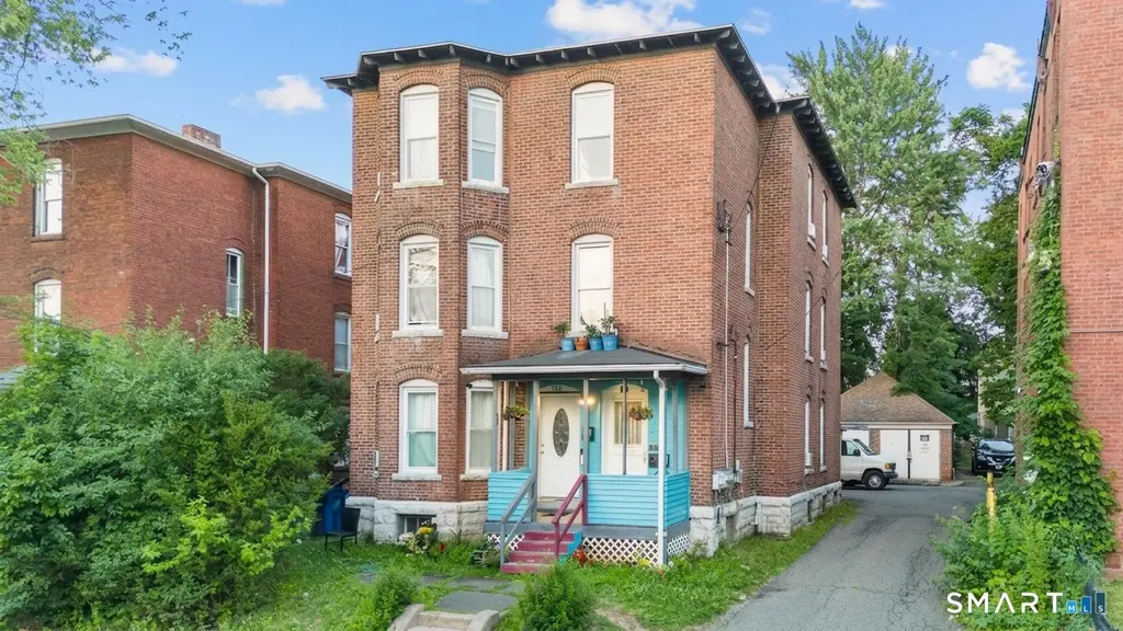 154 Babcock St