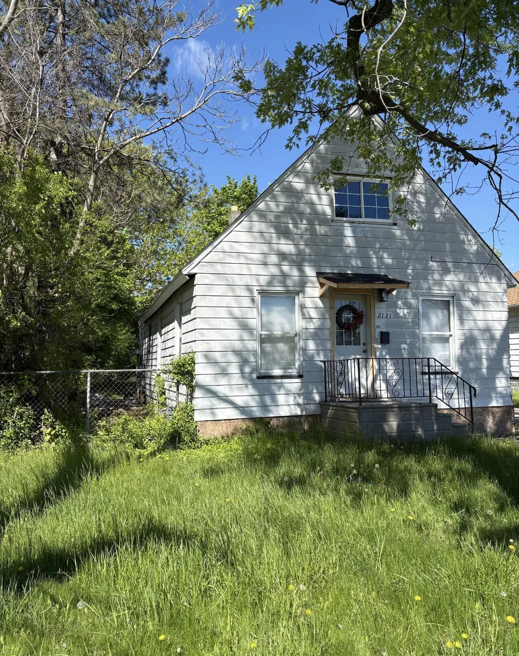 2121 Sheridan Ave