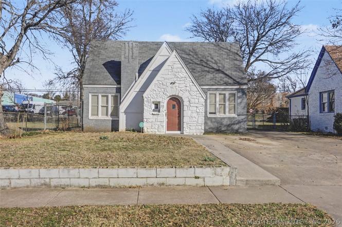 1231 S Gary Pl