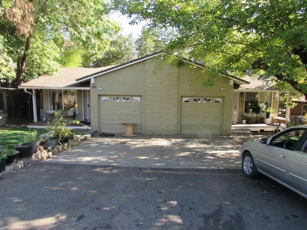 187 - 189 E Hillcrest Dr