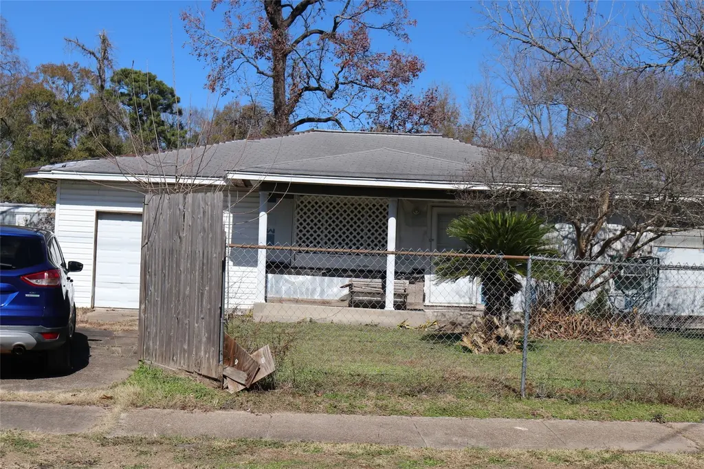 8437 Carolwood Dr