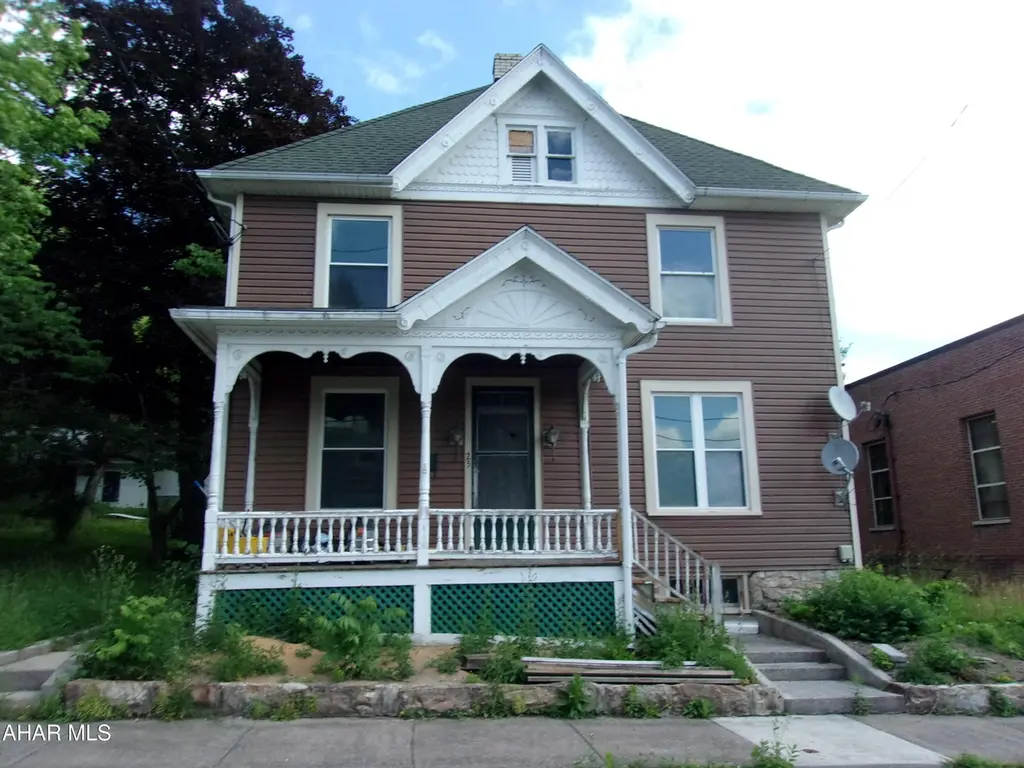 25 W 1st St #1