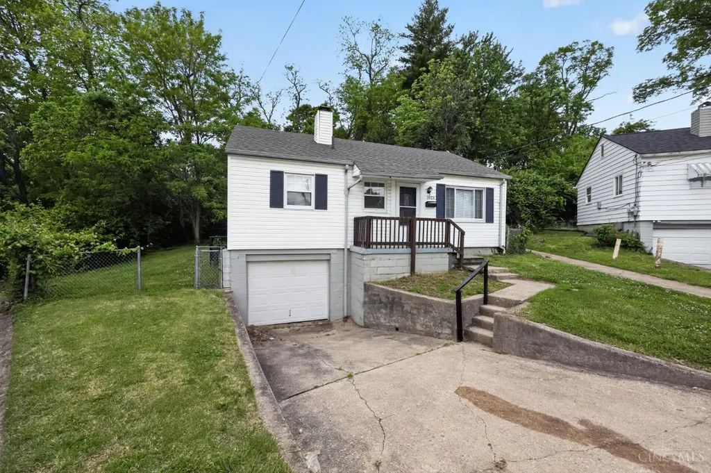 1923 Ashbrook Dr