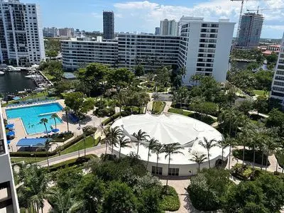 2500 Parkview Dr