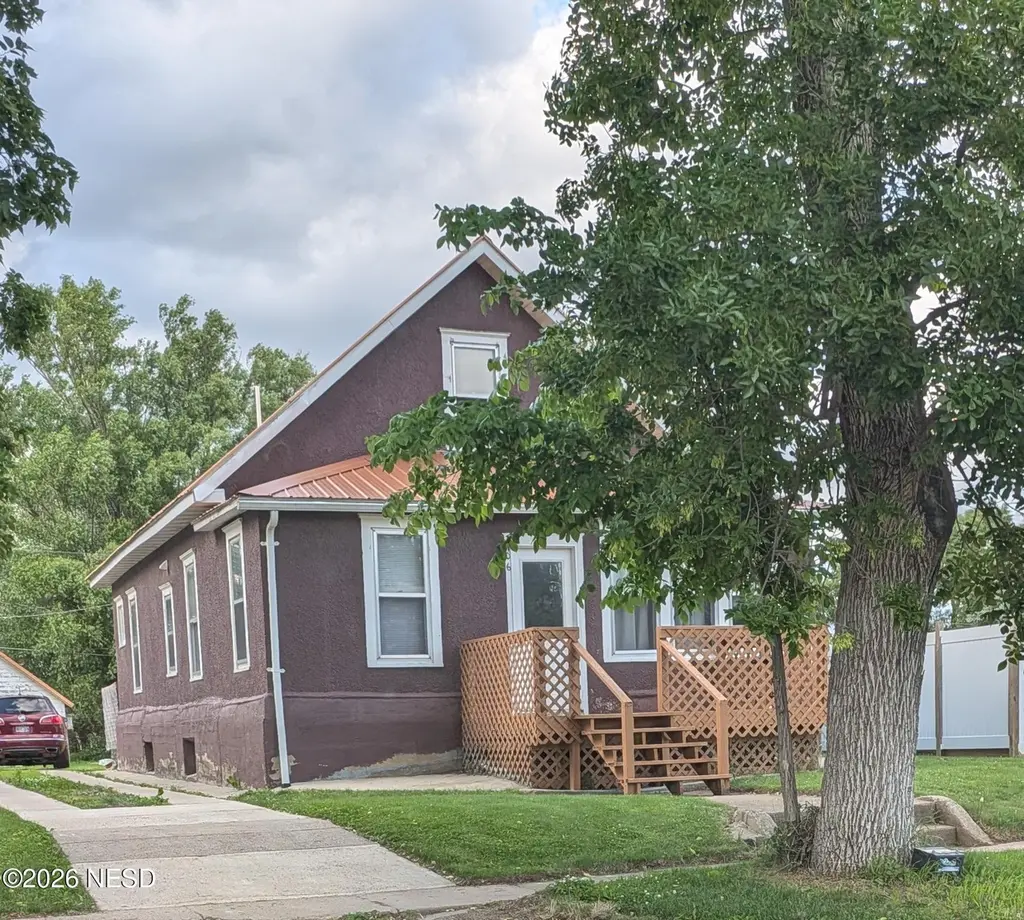 406 3rd Ave N