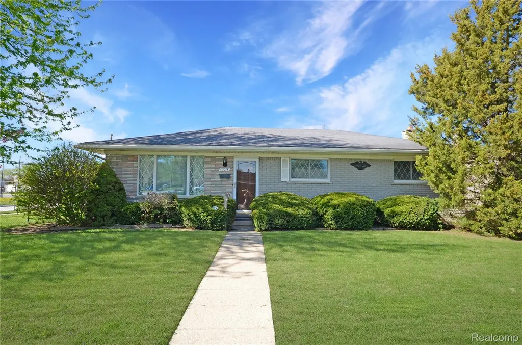 13017 Winona Dr