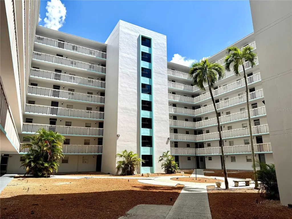 15600 NW 7th Ave #211